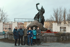 Экскурсия к памятнику Анатолию Бредову