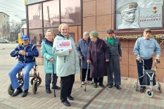 Жители дома-интерната для престарелых и инвалидов совершили путешествие по улицам героев войны