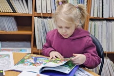 Юные северяне морозные дни коротают в специальной библиотеке