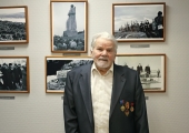  В библиотеке начала работу фотовыставка о церемонии открытия мурманского «Алеши» 